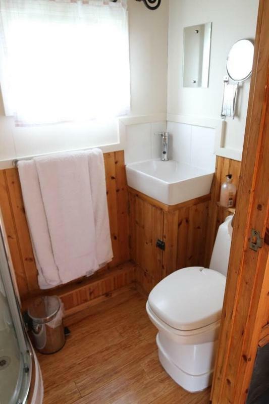 Hotel Shepherdshuts-Southeast à Ashford  Extérieur photo