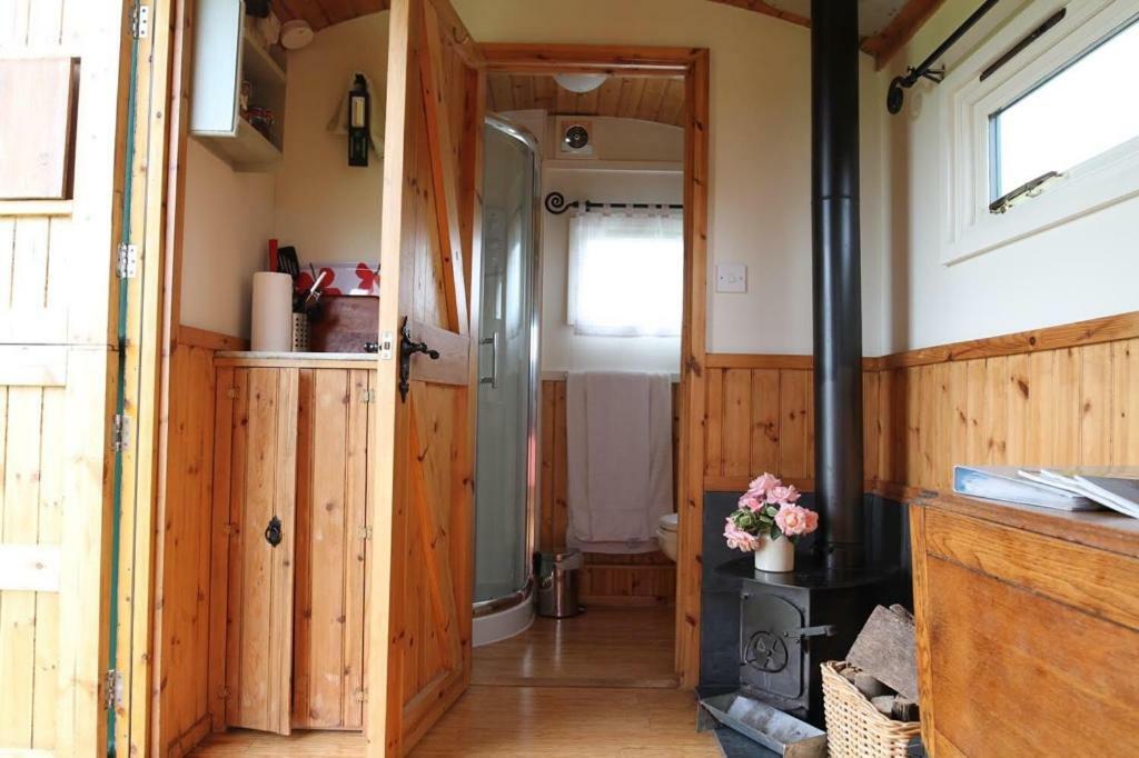 Hotel Shepherdshuts-Southeast à Ashford  Extérieur photo