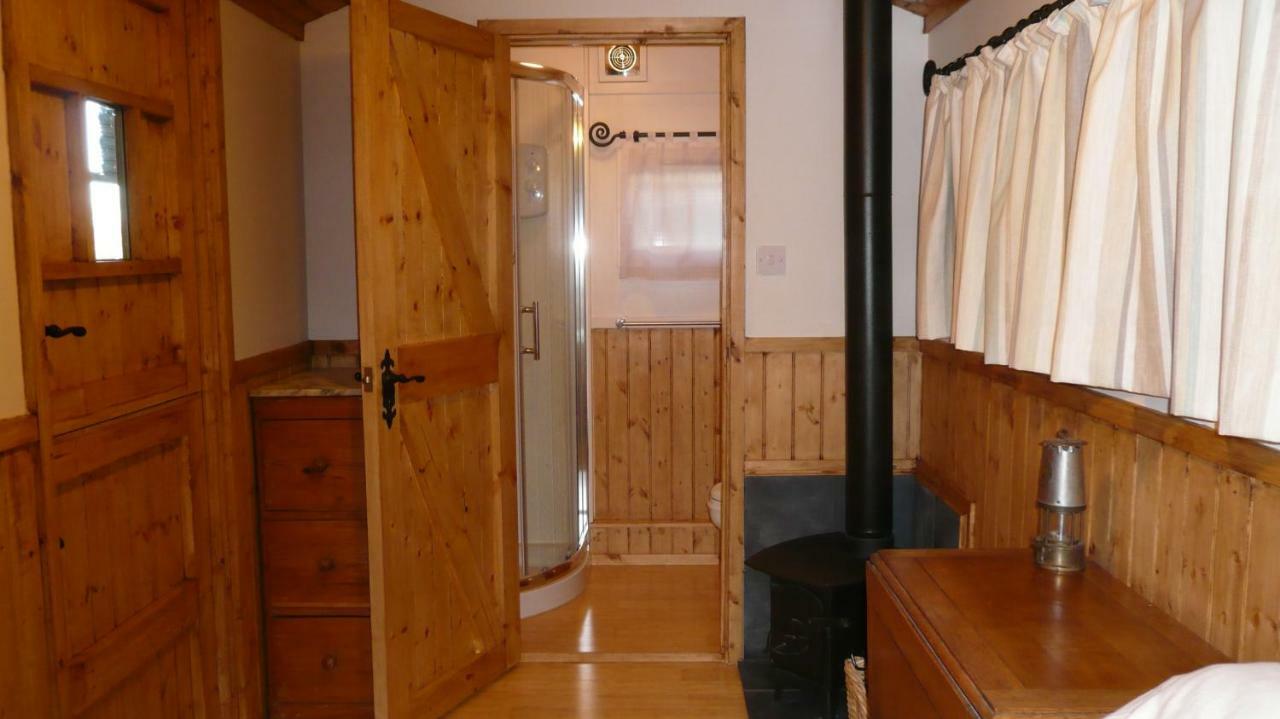 Hotel Shepherdshuts-Southeast à Ashford  Extérieur photo