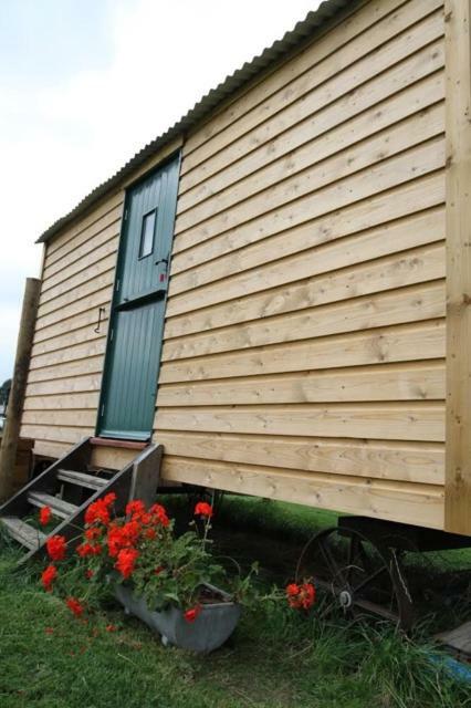 Hotel Shepherdshuts-Southeast à Ashford  Extérieur photo