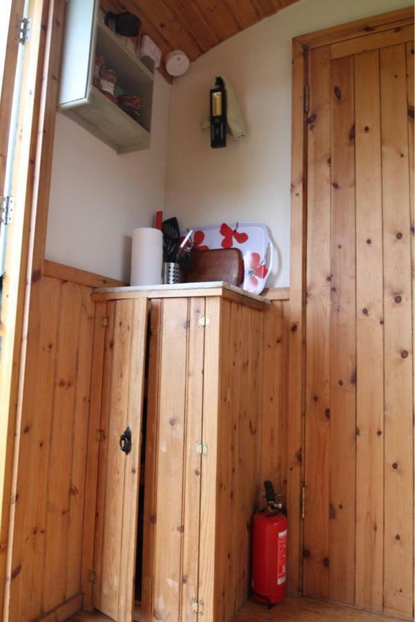 Hotel Shepherdshuts-Southeast à Ashford  Extérieur photo
